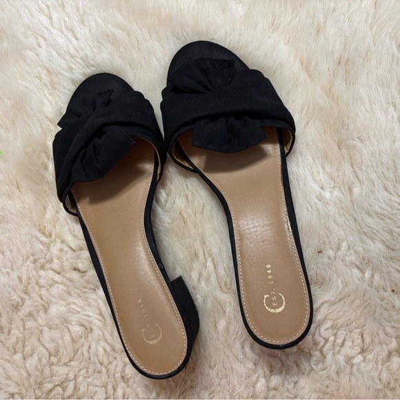 Elegant Black Women's Heels with Bow Accent - Picture 3 of 5